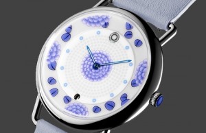 Представлены часы Fenwatch в изготовлении которых используется белый и голубой фарфор