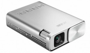 ASUS ZenBeam E1-011 помещается в карман