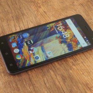Смартфон Cirrus 11 доступен на российском рынке по цене 6000 рублей 