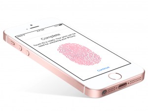 С новым безрамочным дизайном Apple должен найти способ встроить датчик Touch ID в сам дисплей