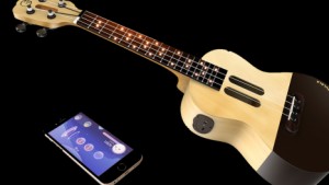Укулеле — небольшой музыкальный инструмент, выглядящий в точности как уменьшенная копия обычной гитары.
