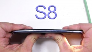 Samsung Galaxy S8 испытали на прочность. Видео