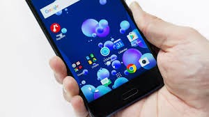 Смартфон HTC U11 проверили на прочность. Видео