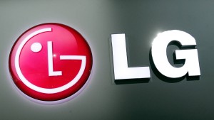Компания LG работает над флагманским великаном V30