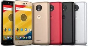  Смартфон под брендом Motorola