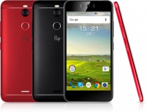 Смартфон Fly Selfie 1 с двойной фронтальной вспышкой вышел в России