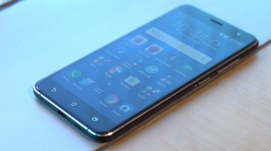  Чем лучше ASUS Zenfone 3 ZE552KL конкурента от Samsung за те же деньги?