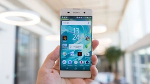  Sony Xperia XA - безрамочный и дорогой даже за 13 990 рублей