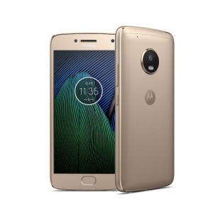 Motorola Moto G5S выглядит немного неказисто