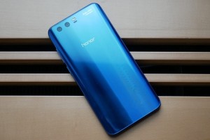 Huawei  объявила о скором начале продаж на российском рынке смартфона Honor 9 Premium