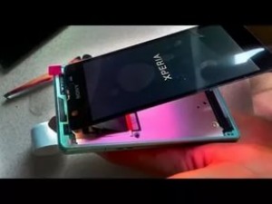 В Сеть попали изображения смартфона Sony Xperia XZ1 в черном и розовом цветах корпуса.