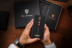 Lamborghini Mobile сообщила о начале продаж смартфона под названием Alpha-One