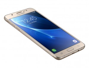 Samsung Galaxy J7+ с двойной камерой показался на рендерах