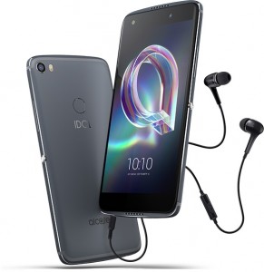 Продажи в  России  смартфона Alcatel A7 ожидаются в октябре по цене 13 990 рублей