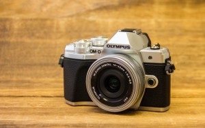 Olympus анонсировала фотоаппарат OM-D-E-M10 Mark III со сменной оптикой