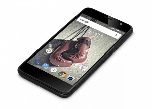 Ультрабюджетный смартфон Fly Knockout вышел в России