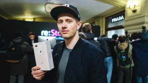  iPhone 8 и iPhone 8 Plus захлестнула берега России. 