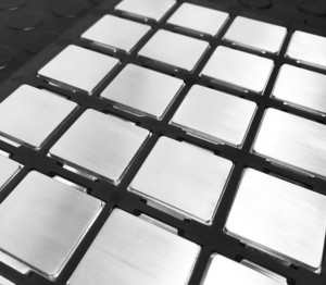 Немецкий интернет-магазин начинает продажи Intel Core i7 8700K с 99% серебряной крышкой