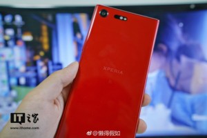 Стартуют продажи ярко-красной версии (Rosso) смартфона Xperia XZ Premium. 