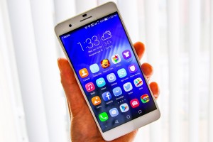  Продажи смартфона по имени Honor 6C Pro компании Huawei