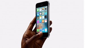  Поклонниками «яблочных» смартфонов девайс – iPhone X