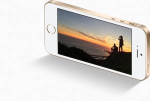 iPhone SE стал самым продаваемым смартфоном в России