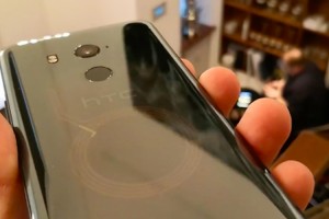 HTC U11 Plus показали на фото