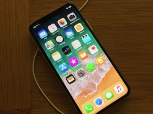 iPhone X с выгоранием дисплея