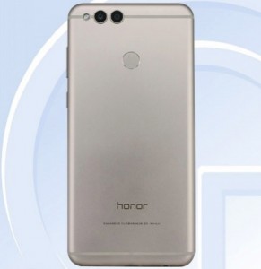 Смартфон Huawei Honor V10 получил двойную камеру