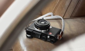 Беззеркальная фотокамера Leica CL весит всего 403 грамма