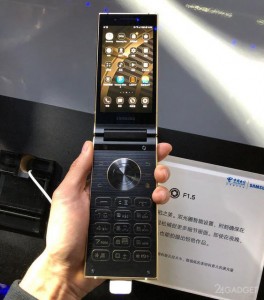 Samsung  представила мощный смартфон-раскладушку W2018