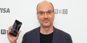 Essential Phone продается ужасно