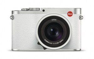 Фотокамера Leica Q Snow выполнена в корпусе с отделкой из белой кожи