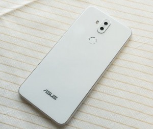 Стала известна цена смартфона ASUS Zenfone 5 Lite 