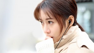 Xiaomi представила новые недорогие наушники-вкладыши Dual-Unit Half-Ear Headphone