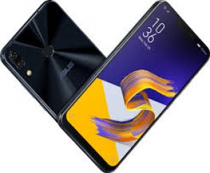 Смартфон ASUS Zenfone 5 оценен в 28 тысяч рублей