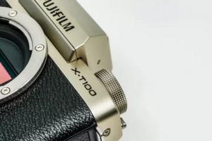 Фотоаппарат Fujifilm X-T100 поддерживает сенсорное управление
