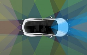 Tesla запускает автопилот