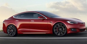 Tesla позволит замедлять авто удаленно