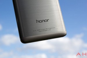 Смартфон Huawei Honor Note 9 оснащен 6,9-дюймовым дисплеем и ОС Android 8.1 Oreo