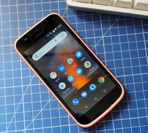 Смартфон Nokia 1 поддерживает работу с двумя SIM-картами