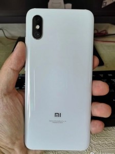 Появились изображения нового мобильного девайса Xiaomi Mi 8X