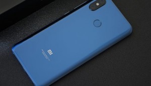 Топовый смартфон Pocophone F1 