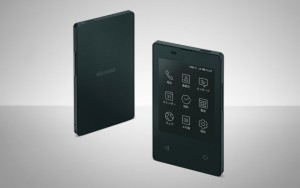 Крошечный телефон от Kyocera с чернильным дисплеем