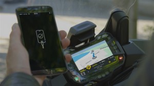 Технология Bosch mySPIN позволяет мотоциклистам пользоваться смартфонам, не отвлекаясь от дороги