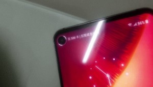 Samsung Galaxy S10 с дыркой в экране