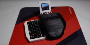 Electronic Grenade - компьютерная мышь со встроенным экраном и выдвижной клавиатурой