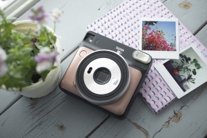 FUJIFILM представила новую камеру моментальной печати Instax SQ6