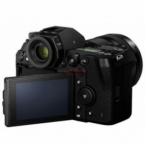 Опубликованы фото и характеристики камер Panasonic Lumix S1 и S1R