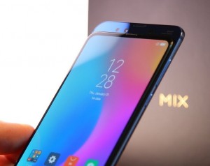 В России стартовали продажи смартфона Xiaomi Mi Mix 3 с большим дисплеем